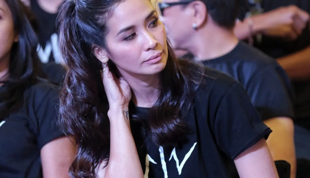 Marsha Timothy, kembali hadir dalam film terbarunya yang berjudul Wiro Sableng 212. Mendapatkan peran sebagai seorang pendekar misterius, ternyata cukup membuatnya bingung bukan main. (Adrian Putra/Bintang.com)