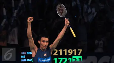 Tunggal putra Malaysia, Lee Chong Wei melakukan selebrasi usai menumbangkan Jan O Jorgensen (Denmark) di final BCA Indonesia Open 2016, Jakarta, Minggu (5/6/2016). Lee Chong Wei unggul 17-21, 21-19, 21-17. (Liputan6.com/Helmi Fithriansyah)