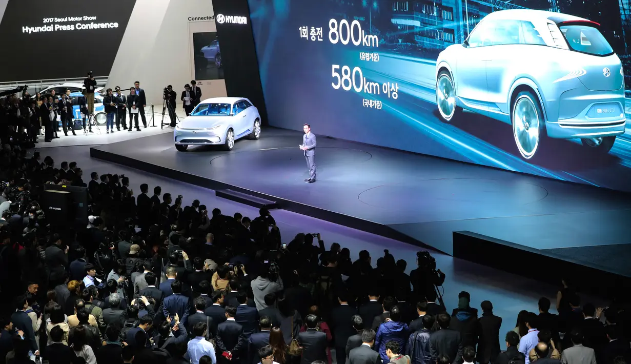 Suasana pameran Seoul Motor Show di Goyang, Seoul, Korea Selatan, Kamis (30/3). Pameran ini akan diselenggarakan dari 31 Maret hingga April 9. (AP Photo / Lee Jin-man)