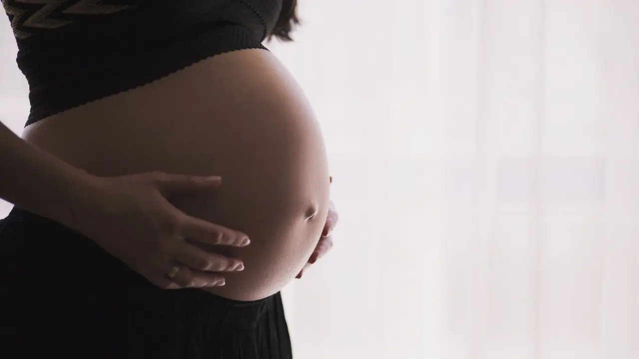 [Bintang] Heboh, Nenek 62 Tahun Melahirkan Bayi Laki-laki dengan Persalinan Normal