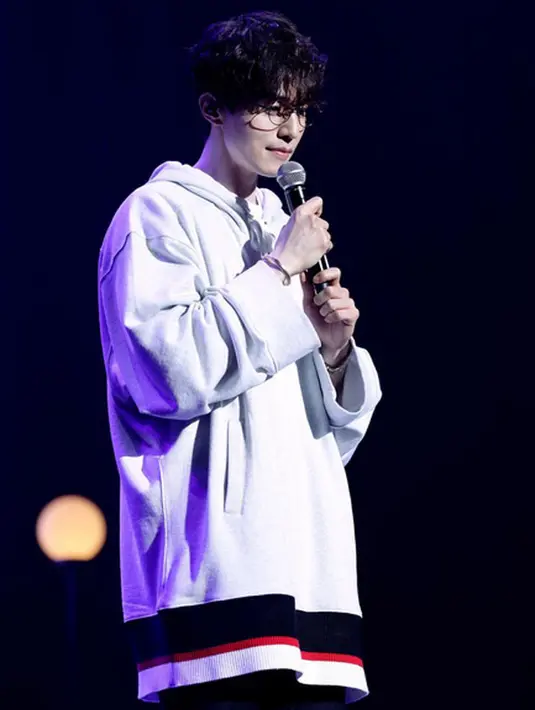 Saat membintang Goblin, Lee Dong Wook pun juga memperoleh penghargaan kategori aktor pendukung. Tak jarang ia juga kerap mengadakan pertemuan dengan para penggemarnya. (Instagram/leedongwook_official)