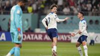 Pemain Timnas Inggris, Jack Grealish melakukan selebrasi usai mencetak gol keenam ke gawang Timnas Iran dalam laga matchday pertama Grup B Piala Dunia 2022 di Khalifa International Stadium, Doha, Qatar, Senin(21/11/2022) malam WIB. (AP/Abbie Parr)