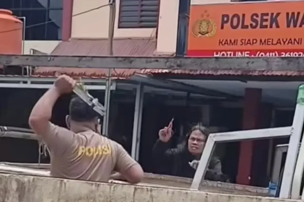 Video viral Pria mengamuk di Polsek dan mengancam Polisi pakai obeng