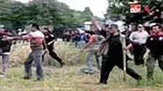 Dua kelompok organisasi massa di Bogor saling serang terkait sengketa lahan. Lokasi bentrokan hanya berjarak satu kilometer dari kediaman Presiden SBY. 