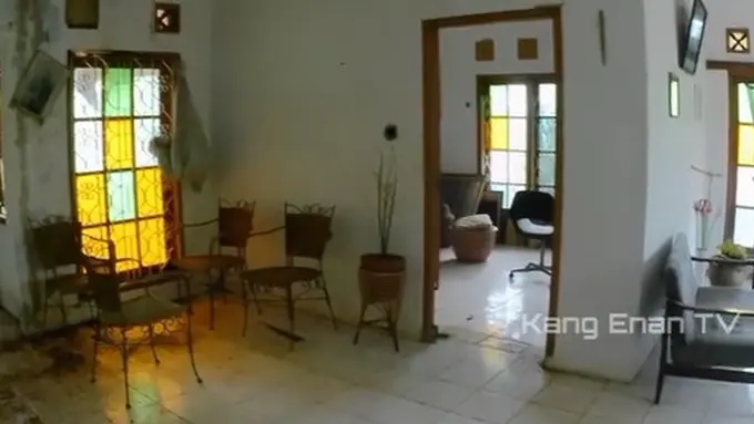 Potret bagian dalam rumah kosong yang diduga milik Isye Sumarni (Sumber: TikTok/kangenan79)