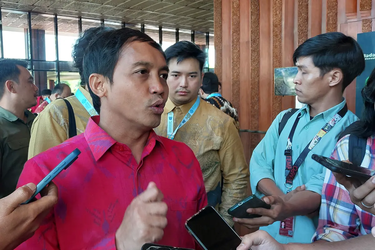 Plt Wakil Kepala Otorita IKN Raja Juli Antoni ditemui usai Reforma Agraria Summit 2024, di Sanur, Bali, Sabtu (15/6/2024). (Arief/Liputan6.com)
