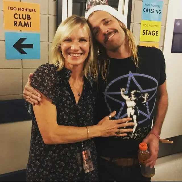 6 Potret Kenangan Taylor Hawkins ‘Foo Fighters’ dan Keluarga, Penuh Kehangatan