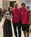 Pratama Arhan mencetak satu gol ke gawang Turkmenistan pada Selasa (12/9) di Stadion Manahan Solo. Usai mencetak gol, Arhan melakukan selebrasi yang tak biasa. Yaitu, memperlihatkan nama istri dan tanggal pernikahannya. [Instagram/andre_rosiade]