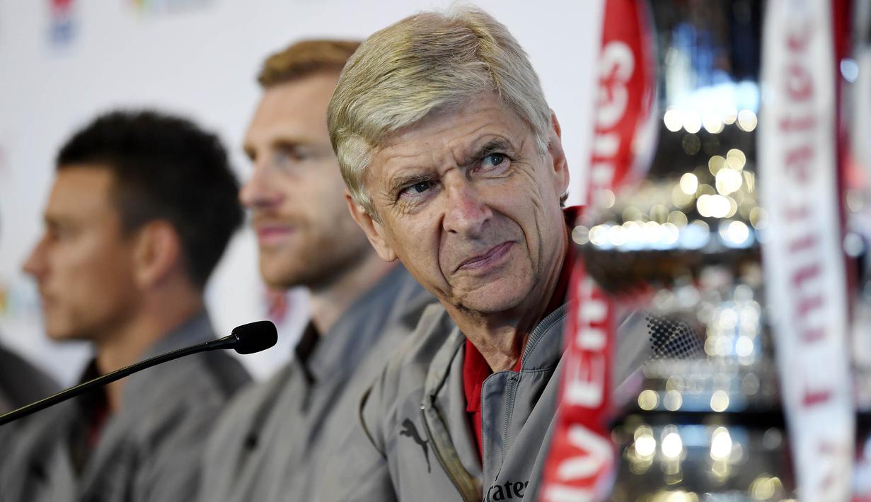 Pelatih Arsenal, Arsene Wenger, saat menghadiri jumpa pers di Museum Seni Kontemporer, Sydney, Selasa (11/7/2017). Arsenal melakukan tur pramusim ke Australia dengan melawan Sydney FC dan Sydney Wanderers. (EPA/David Moir)