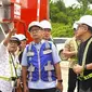 Menteri Kesehatan (Menkes) Budi Gunadi Sadikin saat berkunjung ke lokasi pembangunan Rumah Sakit Ibu Kota Nusantara (IKN) di Penajam Paser Utara, Kalimantan Timur, pada Kamis (11/7). (Foto: Kemenkes RI)