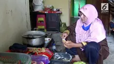 Seorang wanita berdagang siomay 7 tahun akhirnya berhasil menjadi salah satu calon jemaah haji asal Sulawesi Barat.