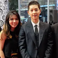 Joe Taslim dan Song Joong Ki menghadiri APAN Star Awards 2016. Foto: Instagram (@julietaslim)