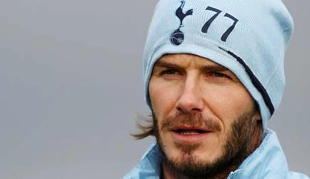 Ekspresi bintang Inggris David Beckham saat berlatih kali pertama dengan Tottenham Hotspur di komplek latihan klub yang terletak di Chigwell, London Timur, 11 Januari 2011. AFP PHOTO / Paul Childs