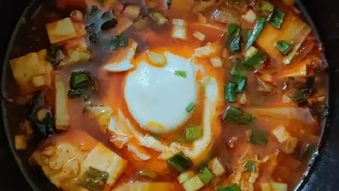 Resep sundubu jjigae pedas, sup tahu sutera khas Korea. (dok. Cookpad @bundalia78)