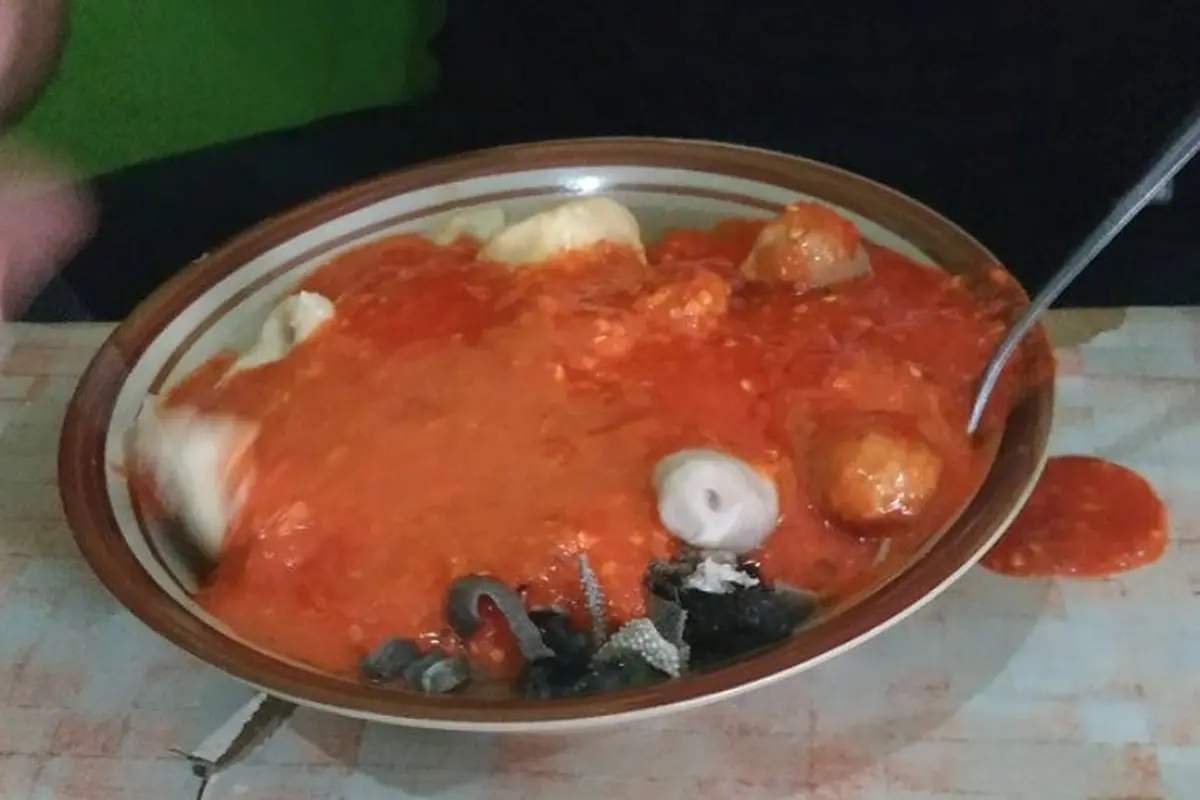 Apes Banget, 6 Momen Mengesalkan Pas Beli Makanan