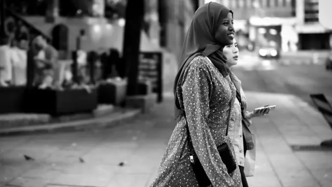 Ilustrasi Model Gamis Brokat Full Dress (Credit: Giuseppe Argenziano/Unsplash)