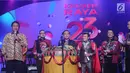 Menkominfo, Rudiantara (kedua kiri) memberi sambutan jelang meresmikan Liga Dangdut Indonesia pada Konser Raya 23 Tahun Indosiar di Jakarta Convention Centre, Kamis (11/1). (Liputan6.com/Helmi Fithriansyah)