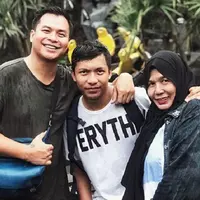 Cara Manis Ryan Ogilvy Rayakan Hari Ibu. Sumber foto: Akun Instagram @ryanogilvy.