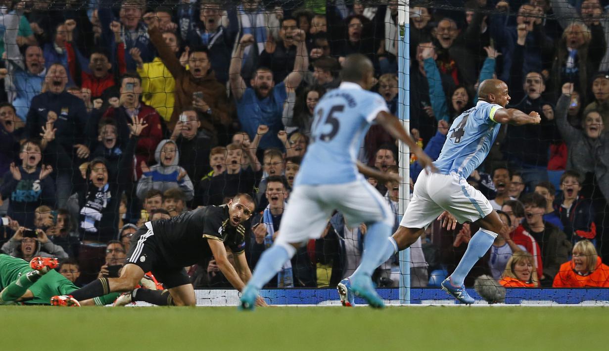 Pemain Manchester City merayakan gol bunuh diri pemain Juventus, Giorgio Chiellini di laga Grup D Liga Champions di Stadion Etihad, Manchester, Inggris, Rabu (16/9/2015) dini hari WIB. (Reuters/Phil Noble)