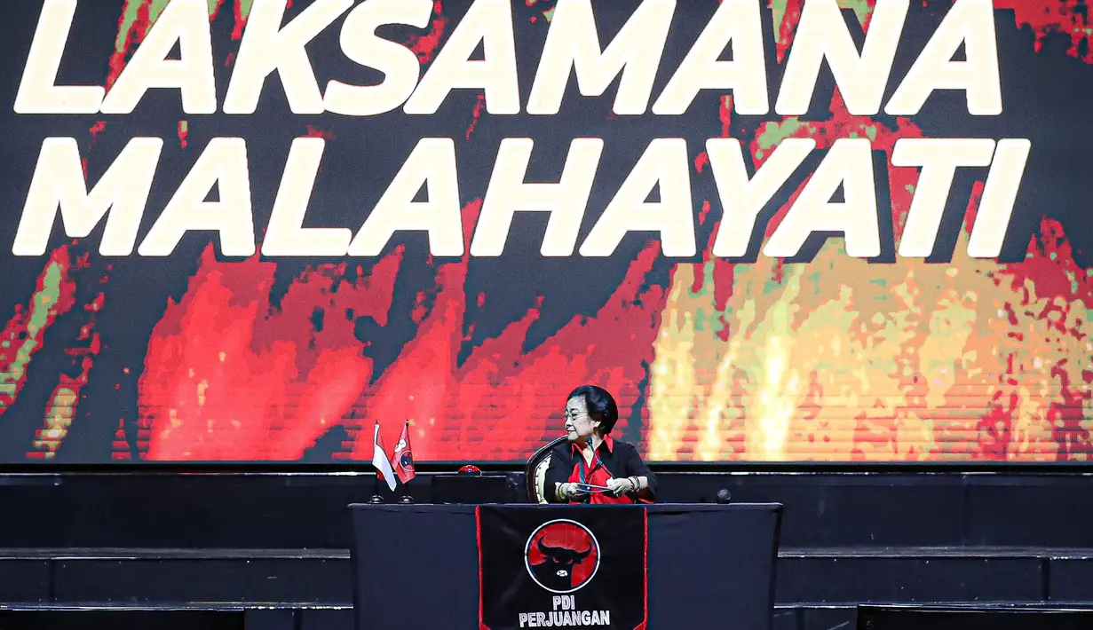 Ketua Umum PDI Perjuangan Megawati Soekarnoputri menyampaikan pidato politiknya dalam HUT ke-50 PDI Perjuangan di JIExpo, Kemayoran, Jakarta, Selasa (10/1/2023). HUT ke-50 tahun PDI Perjuangan bertemakan Genggam Tangan Persatuan Dengan Jiwa Gotong Royong dan Semangat Api Perjuangan Nan Tak Kunjung Padam. (FOTO: Dok. Istimewa)