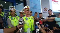 Kepala Korps Lalu Lintas Polri Irjen Refdi Andri memantau langsung arus [mudik Natal 2018 di Gerbang Tol Cikarang Utama, Jawa Barat