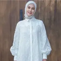 Inspirasi Baju Brokat Paula Verhoeven (credit: instagram @paula_verhoeven).