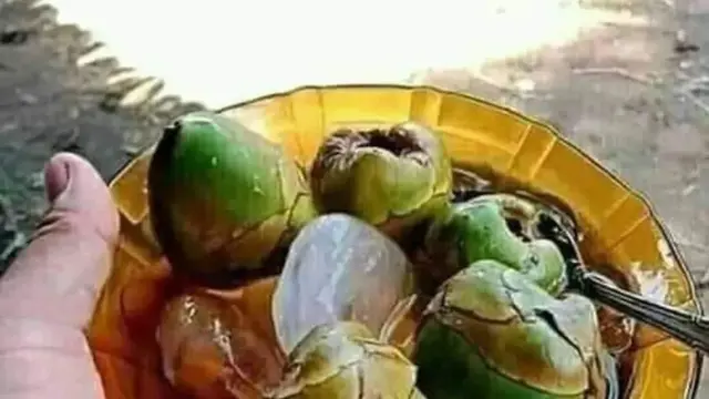 6 Potret Es dengan Buah Utuh Ini Nyeleneh, Jadi Bingung Cara Makannya