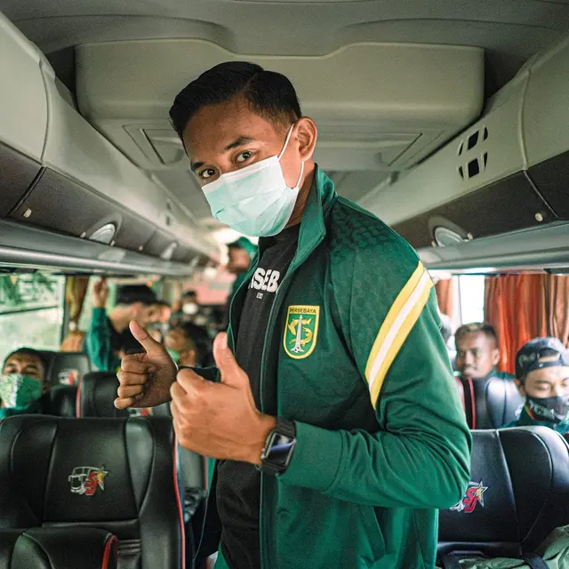 Berangkat ke Jakarta, Ini 6 Potret Punggawa Persebaya saat di Bus