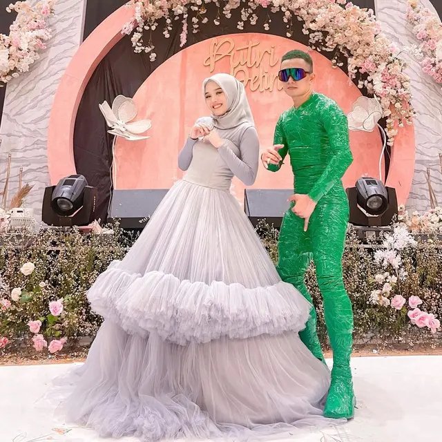 Putri Delina terlihat cantik di perayaan ulang tahun yang ke-21 tahun