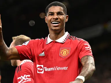Manchester United baru saja memperpanjang kontrak 4 pemainnya selama setahun, di mana keempatnya sama-sama akan berakhir durasi kontraknya di akhir musim 2022/2023 alias 6 bulan ke depan. Guna menyiasati keempatnya tak meninggalkan Old Trafford secara gratis, Setan Merah secara otomatis memperpanjang kontrak mereka hingga setahun ke depan hingga akhir musim 2023/2024 karena keempatnya memang mempunyai opsi tersebut dalam klausul kontrak mereka. Berikut daftar keempat pemain tersebut. (AFP/Oli Scarff)