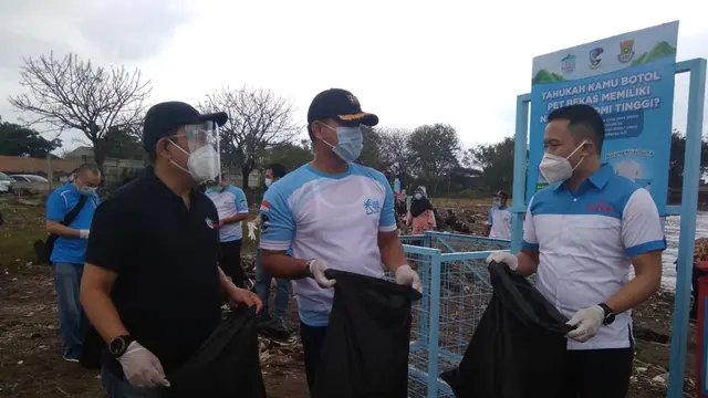 Aksi Bersih Pantai Tanjung Kait Tangerang