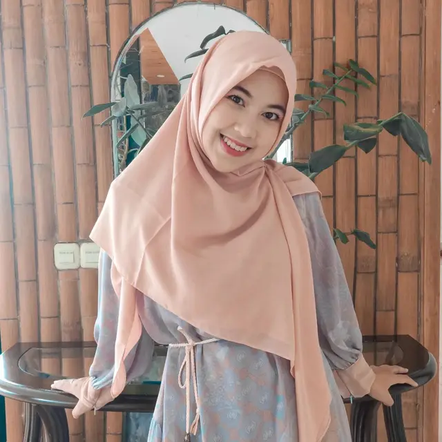 6 Potret Santi Asokamala Istri Mark Sungkar, Terpaut Usia 45 Tahun dengan Suami