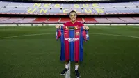 Rekrutan anyar Barcelona, Sergino Dest, bertekad untuk membantu timnya meraih kesuksesan. (dok. FC Barcelona)