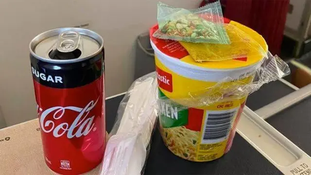 Bayar Rp 26 Juta untuk Tiket Kelas Bisnis, Penumpang Ini Kesal hanya Disuguhi Mi Instan