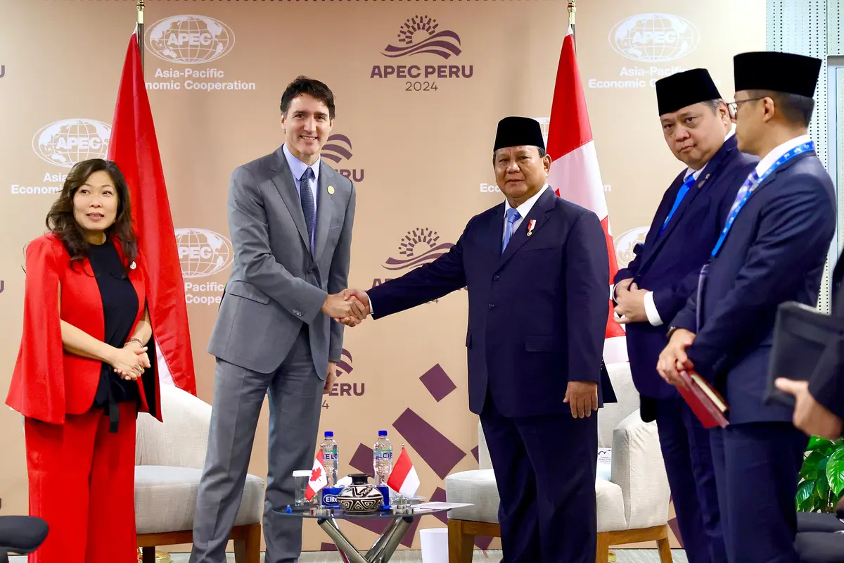 Presiden Prabowo Subianto melakukan pertemuan bilateral dengan Perdana Menteri (PM) Kanada, Justin Trudeau, di sela-sela KTT APEC yang berlangsung di Lima Convention Center (LCC), Peru, Jumat, 15 November 2024. (Foto: Rian - Biro Pers Sekretariat Presiden