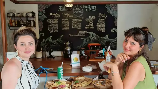 Rekomendasi Kuliner Halal di Bali untuk Wisatawan Muslim, Awake Cafe.