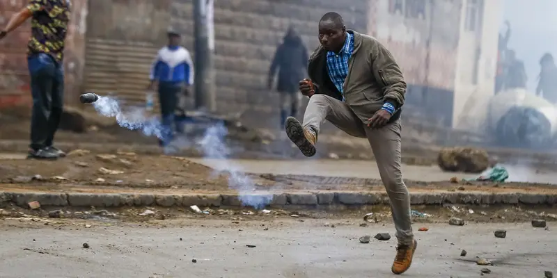 Pengunjuk Rasa di Kenya membakar ban dan memblokir jalan untuk memprotes pajak