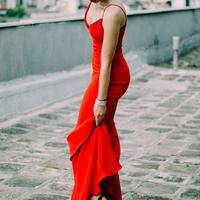 Dress (Unsplash.com/ Nikola Jovanovic )