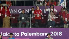 Presiden RI ke-5, Megawati Sukarnoputri (kedua kanan) bersama Menko PMK, Puan Maharani saat menyaksikan final bulu tangkis putra perseorangan Asian Games 2018 di Istora GBK, Jakarta, Selasa (28/8). (Liputan6.com/Helmi Fithriansyah)