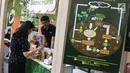 Pengunjung melihat produk pangan organik ekspo Halo Organik di Tribeca Central Park, Jakarta (21/9/2019). PT Arla Indofood menyelenggarakan Halo Organik, wadah inspiratif  yang mempertemukan komunitas pecinta produk dan gaya hidup organik di Jakarta hingga 22 September. (Liputan6.com/Angga Yuniar)