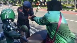 Aksi ini mengangkat tema Tebar Sejuta Mawar Kebaikan. (merdeka.com/Arie Basuki)