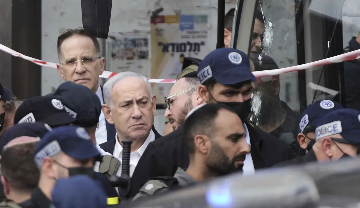 Sebelumnya, Kantor Perdana Menteri Israel menyatakan Benjamin Netanyahu langsung menggelar rapat penilaian situasi bersama pejabat keamanan. (AP Photo/Mahmoud Illean)