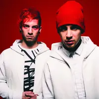 Twenty One Pilots adalah grup band duo yang berasal dari Colombus, Ohio, Amerika.