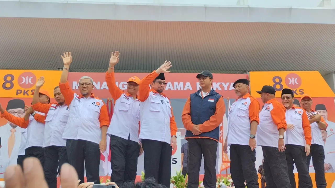 Bakal calon presiden PKS Anies Baswedan di Apel Siaga 2024 di Stadion Madya Gelora Bung Karno (GBK)
