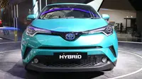 Toyota C-HR hybrid hadir di GIIAS 2017. (Herdi Muhardi)