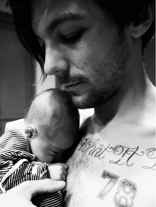 Meski tak direncanakan, Louis tengah serius mendalami peran sebagai ayah yang baik untuk buah hatinya. (Dailymail/Bintang.com)