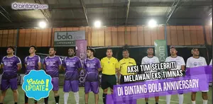 Serunya pertandingan antara tim selebriti dan eks timnas di acara  Samsung Galaxy Bintang Bola Anniversary.
