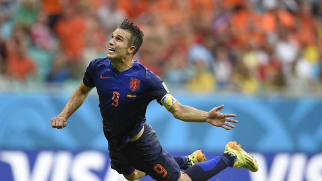 Belanda Produksi Koin Sundulan Superman Van Persie