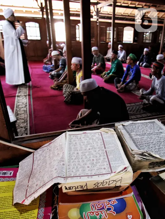 Suasana Pondok Pesantren Daarut Tasbih di Pasar Kemis, Kabupaten Tangerang, Senin (19/4/2021). Berbeda dengan pondok pesantren lainnya di tanah air,  tempat ini merupakan pondok pesantren rehabilitasi mental orang dengan gangguan jiwa. (Liputan6.com/Angga Yuniar)