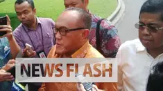 Ketua Umum Partai Golkar Aburizal Bakrie mendadak menemui Presiden Jokowi di Istana Kepresidenan, Jakarta. Kedatangan politikus yang biasa disapa Ical itu untuk mengantar undangan musyawarah nasional luar biasa (munaslub) Golkar, yang pelaksanaannya ...